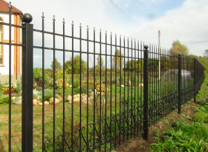 Забор металлический сварной секционный с пиками